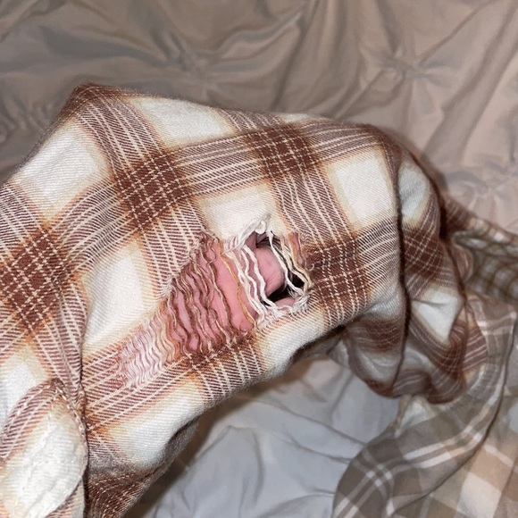American Eagle - size XSmall- distressed cropped flannel with hood - Picture 10 of 10